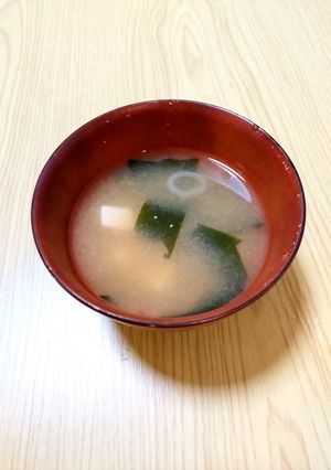 仙台味噌で作る豆腐とワカメの味噌汁-レシピのメイン写真