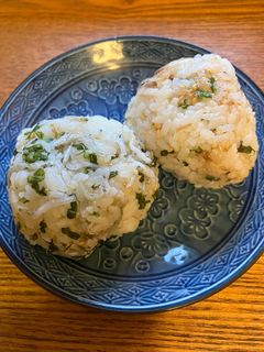 紫蘇の実の塩漬けおむすび二種-レシピのメイン写真