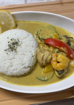 鶏もも肉とエビと夏野菜のココナッツカレー-レシピのメイン写真