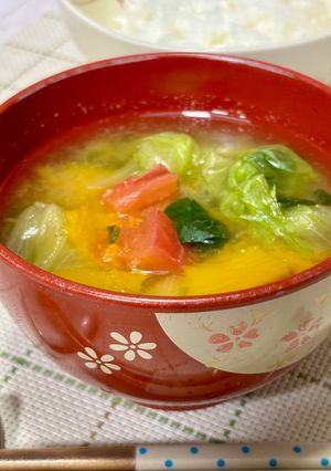 かぼちゃとトマトとレタスで栄養満点♡お味噌汁♪-レシピのメイン写真