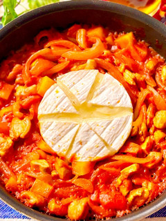 丸ごとカマンベール☆チキン野菜のトマト煮-レシピのメイン写真