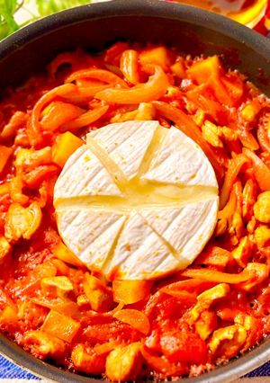 丸ごとカマンベール☆チキン野菜のトマト煮-レシピのメイン写真