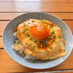 รูปของ ご飯がすすむ♪照り焼きマヨの目玉焼き丼♪