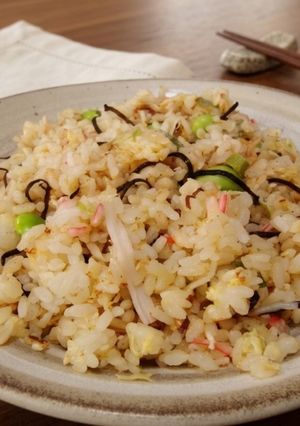 枝豆とカニカマの塩昆布チャーハン-レシピのメイン写真