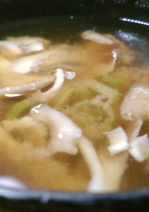 片手鍋でおいしい！舞茸の味噌汁-レシピのメイン写真