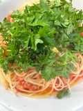 トマトとイタリアンパセリ、ニンニクのパスタ