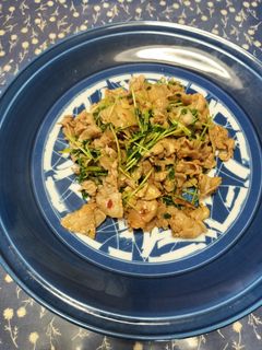 豚バラ肉と豆苗の豆板醤炒め-レシピのメイン写真