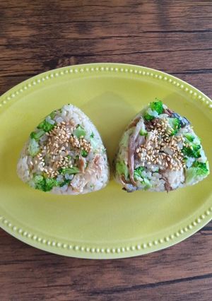 おにぎり☆焼きサバ&ブロッコリー＆白ごま-レシピのメイン写真