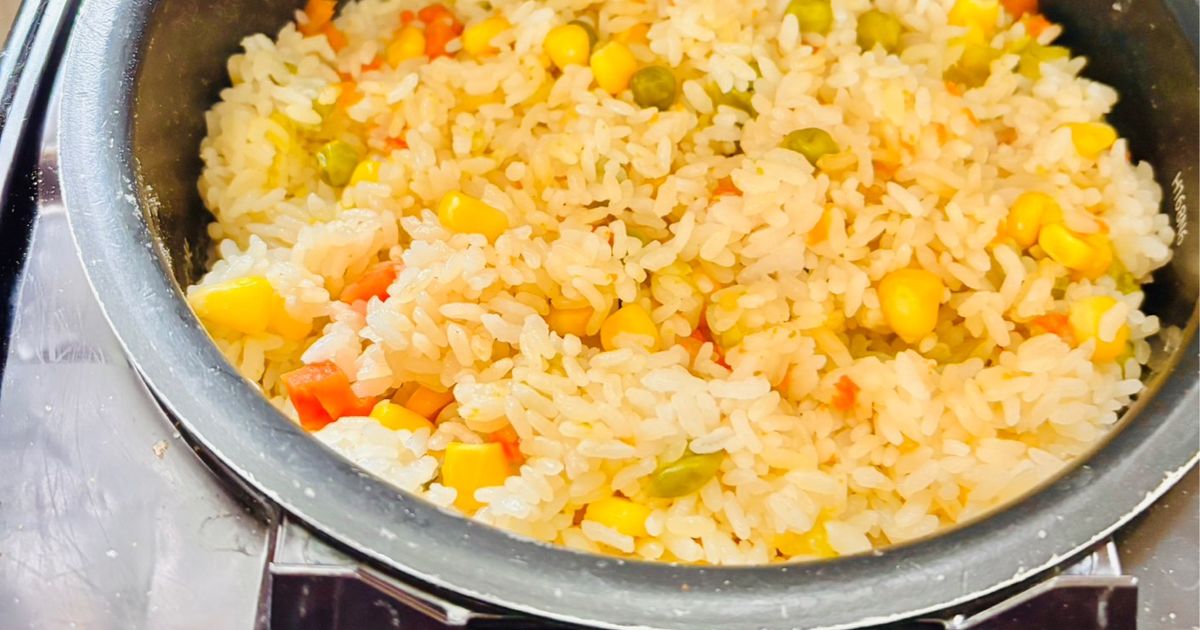 基本からアレンジまで！思わずつくりたくなる「炊飯器で野菜ピラフ」のレシピ集 | クックパッド