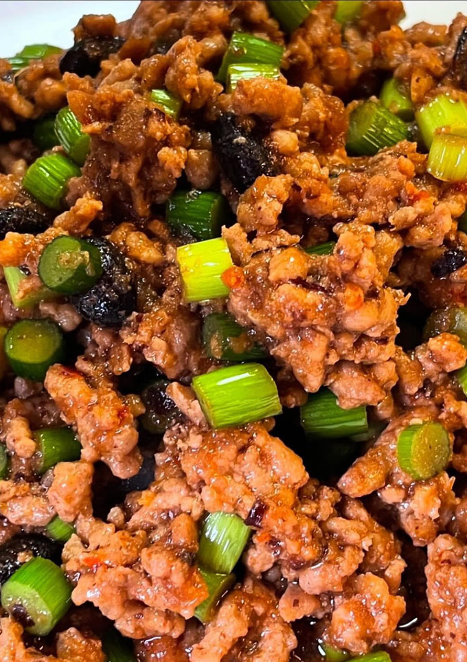 台湾料理ニンニクの芽と豚肉の豆鼓炒め　-レシピのメイン写真