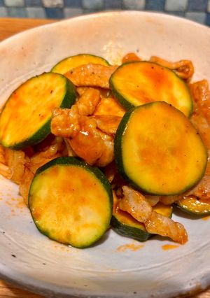 簡単☆ズッキーニと豚肉のケチャップ炒め-レシピのメイン写真