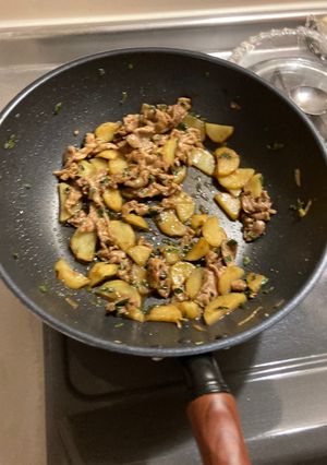 じゃがいもと豚肉の梅かつお炒め-レシピのメイン写真