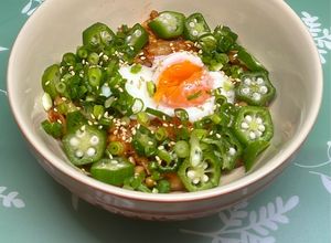 ヘルシー！納豆キムチ温泉卵オクラ-レシピのメイン写真