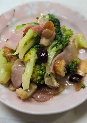 ブロッコリーとベーコンのペペロンチーノ風-レシピのメイン写真