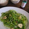 豆苗ベーコンのナンプラー炒め