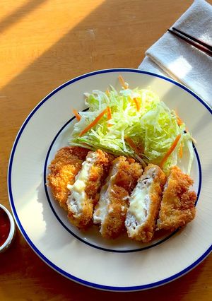 豚もも薄切り肉チーズとんかつ＊トマトバジルソース-レシピのメイン写真