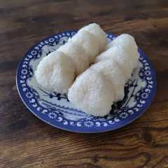 รูปของ 塩を炊き込む＊塩むすび