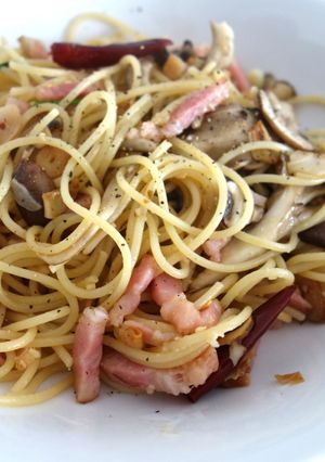 焼きキノコとベーコンのペペロンチーノ-レシピのメイン写真