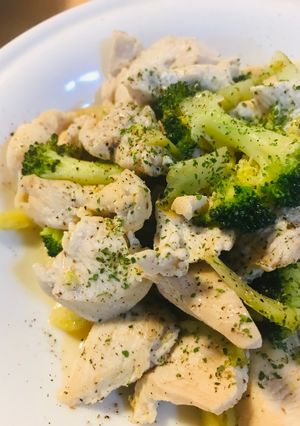 鶏肉とブロッコリーのミルク＆チーズ炒め-レシピのメイン写真