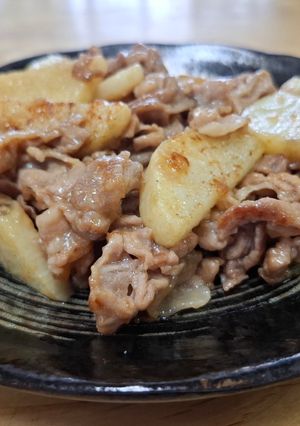 やまいもと豚肉のガーリックバター炒め-レシピのメイン写真