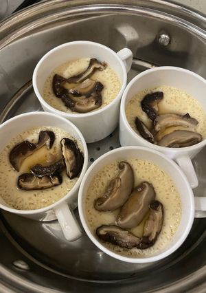 Steamed egg custard: 茶碗蒸し-レシピのメイン写真