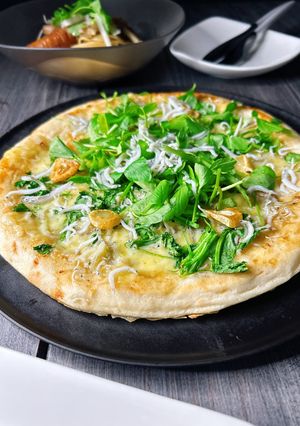 クセになりそう！せりとしらすのピザ-レシピのメイン写真
