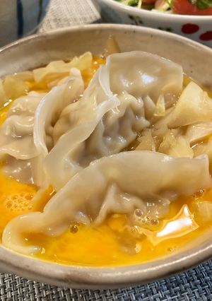 すき焼き風に！餃子鉄鍋-レシピのメイン写真