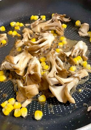 簡単10分❣️舞茸と🌽とうもろこしのソテー-レシピのメイン写真