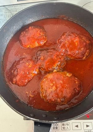 家族が大好きな煮込みハンバーグ-レシピのメイン写真