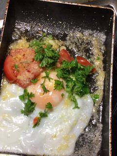 目玉焼きとトマトのこんがり焼き-レシピのメイン写真