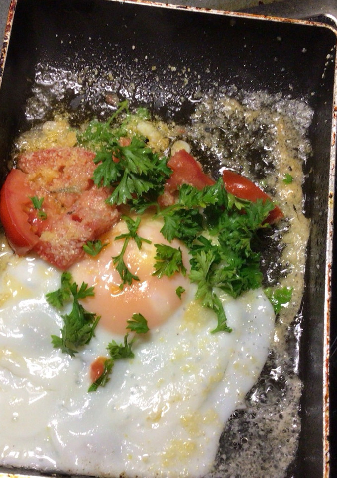 目玉焼きとトマトのこんがり焼き-レシピのメイン写真