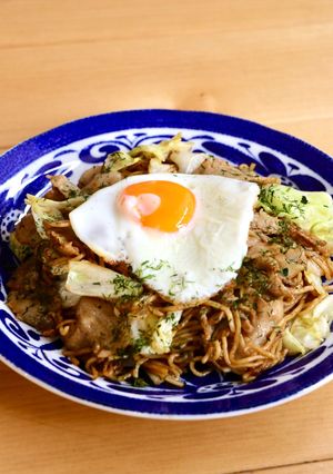 土日のお昼に！ごま油香るカリッと焼きそば-レシピのメイン写真