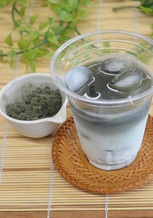 牛乳と混ぜるだけ！心落ち着くよもぎラテ-レシピのメイン写真