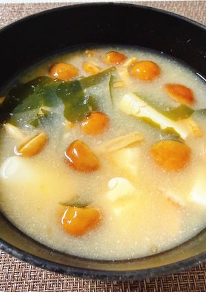 お豆腐となめことワカメのお味噌汁😻-レシピのメイン写真