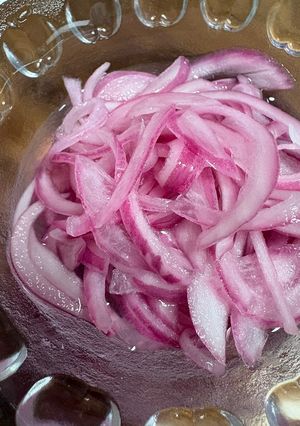 ポリフェノールたっぷり！紫玉ねぎの酢漬け-レシピのメイン写真