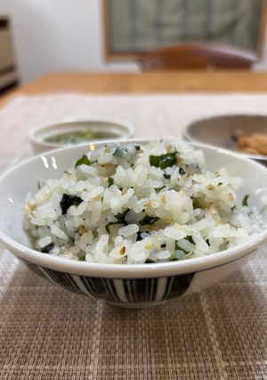 塩麹で甘くてうまいワカメご飯-レシピのメイン写真