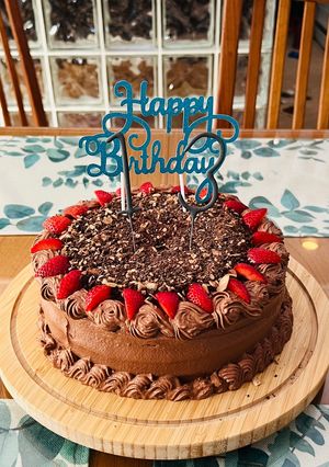 大きなチョコレートバースデーケーキ-レシピのメイン写真