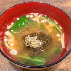 รูปของ えのきとサラダ小松菜の味噌汁