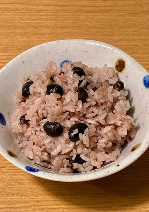 梅干しと炒り黒豆ごはん-レシピのメイン写真