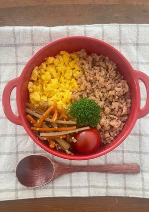 お弁当に⭐︎甘辛のしっとり鶏そぼろ丼-レシピのメイン写真