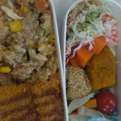 รูปของ レンジ簡単中華風味噌󠄀カツ味炒飯弁当