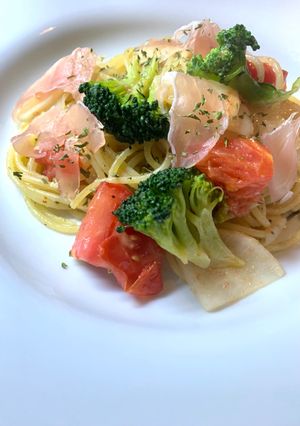 野菜と生ハムのバジル風味パスタ-レシピのメイン写真