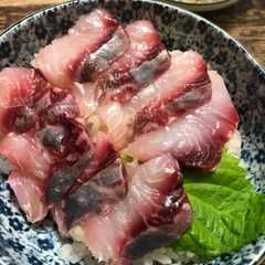 A picture of ボラの刺身ちらし寿司.