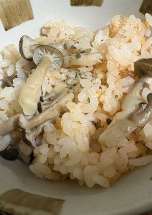鮭フレークとしめじの簡単ピラフ-レシピのメイン写真