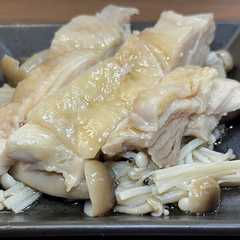 A picture of 鶏肉ときのこのレンジ蒸し.