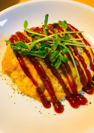 中身も黄色●カレーチャーハンのオムライス-レシピのメイン写真