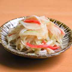 รูปของ 玉ねぎとかにかまのポン酢和え