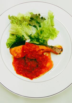 栄養士の卵☆鮭のソテー・トマトソースかけ-レシピのメイン写真