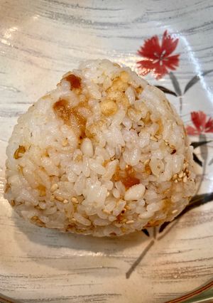 梅、おかか、天かすのおにぎり♪-レシピのメイン写真