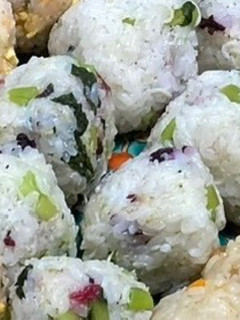 野沢菜・梅・しらすの混ぜおにぎり-レシピのメイン写真